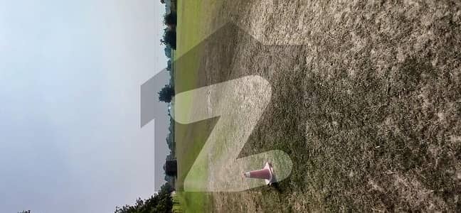 Prime location on Barki Road Front Best option for Residential Society Farmhouse Society Merroj Hall University Any commercial activities