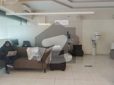 ڈی ایچ اے فیز 3 - بلاک وائے فیز 3,ڈیفنس (ڈی ایچ اے),لاہور میں 4 مرلہ دکان 3.0 لاکھ میں کرایہ پر دستیاب ہے۔