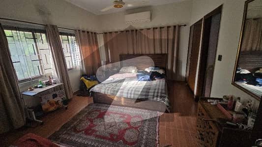 سِی ویو اپارٹمنٹس کراچی میں 3 کمروں کا 12 مرلہ فلیٹ 8.0 کروڑ میں برائے فروخت۔