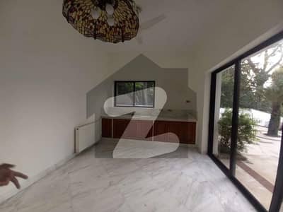 F6 Prime location 6 Bedrooms House For Rent