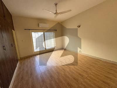 E7 Very Beautiful 3 Bedrooms Ground Portion For Rent