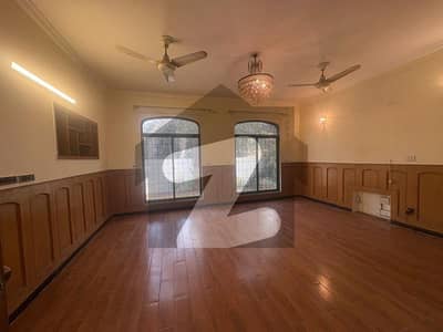 ڈی ایچ اے فیز 3 ڈیفنس (ڈی ایچ اے),لاہور میں 5 کمروں کا 1 کنال مکان 2.5 لاکھ میں کرایہ پر دستیاب ہے۔ ڈی ایچ اے فیز 3 ڈیفنس (ڈی ایچ اے),لاہور میں 5 کمروں کا 1 کنال مکان 2.5 لاکھ میں کرایہ پر دستیاب ہے۔