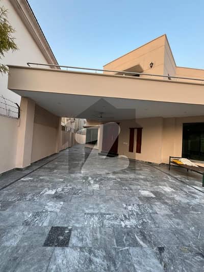 ڈی ایچ اے فیز 5 ڈیفنس (ڈی ایچ اے),لاہور میں 5 کمروں کا 1 کنال مکان 2.75 لاکھ میں کرایہ پر دستیاب ہے۔