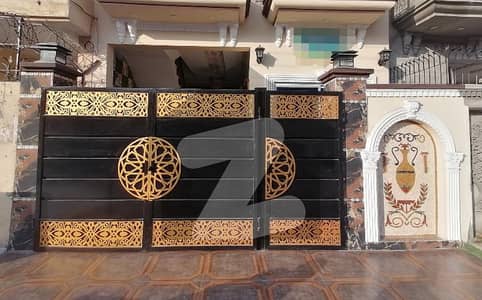 مرغزار آفیسرز کالونی لاہور میں 6 کمروں کا 5 مرلہ مکان 2.7 کروڑ میں برائے فروخت۔