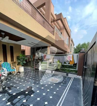 بحریہ ٹاؤن سیکٹر ای بحریہ ٹاؤن,لاہور میں 5 کمروں کا 10 مرلہ مکان 3.5 کروڑ میں برائے فروخت۔