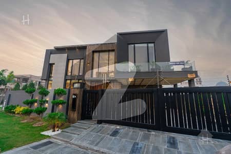 ڈی ایچ اے فیز 6 - بلاک سی فیز 6,ڈیفنس (ڈی ایچ اے),لاہور میں 5 کمروں کا 1 کنال مکان 7.85 کروڑ میں برائے فروخت۔