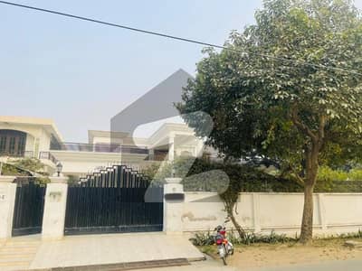 ڈی ایچ اے فیز 1 ڈیفنس (ڈی ایچ اے),لاہور میں 6 کمروں کا 2 کنال مکان 3.7 لاکھ میں کرایہ پر دستیاب ہے۔