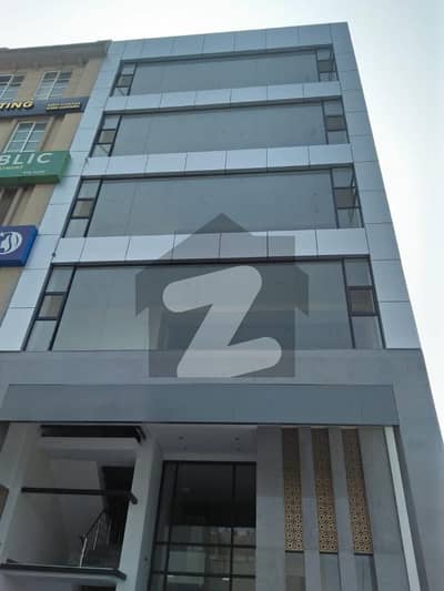 ڈی ایچ اے فیز 8 - کمرشل براڈوے ڈی ایچ اے فیز 8,ڈیفنس (ڈی ایچ اے),لاہور میں 8 مرلہ عمارت 9.0 لاکھ میں کرایہ پر دستیاب ہے۔