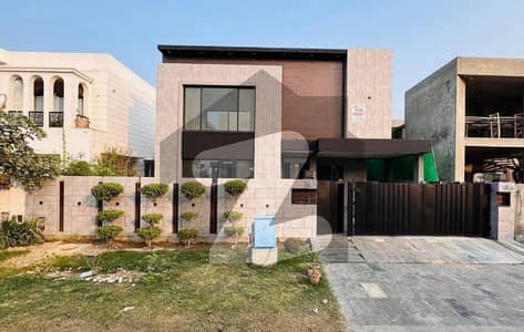 ڈی ایچ اے فیز 7 - بلاک ٹی فیز 7,ڈیفنس (ڈی ایچ اے),لاہور میں 5 کمروں کا 1 کنال مکان 7.25 کروڑ میں برائے فروخت۔