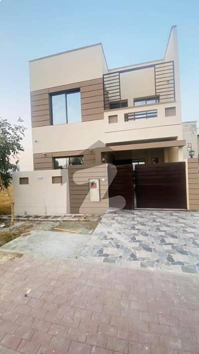 4 Bed DL 125 Sq Yd Villa FOR SALE In ALI BLOCK All Amenities Nearby Including MOSQUE, General Store & Parks