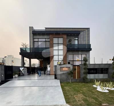 ڈی ایچ اے فیز 7 - بلاک ایس فیز 7,ڈیفنس (ڈی ایچ اے),لاہور میں 5 کمروں کا 1 کنال مکان 9.5 کروڑ میں برائے فروخت۔