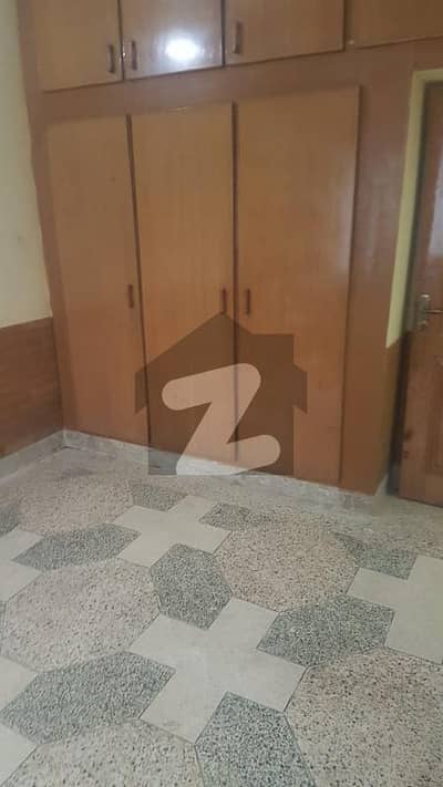 جی ۔ 11 اسلام آباد میں 2 کمروں کا 4 مرلہ بالائی پورشن 70.0 ہزار میں کرایہ پر دستیاب ہے۔