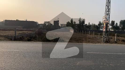 یونیورسٹی روڈ گجرات میں 3 کنال کمرشل پلاٹ 11.21 کروڑ میں برائے فروخت۔