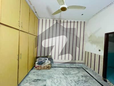 علی پارک کینٹ,لاہور میں 2 کمروں کا 5 مرلہ زیریں پورشن 30.0 ہزار میں کرایہ پر دستیاب ہے۔