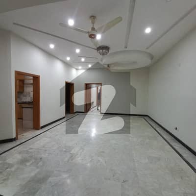 10 Marla Good Condition upper portion with Gass (1 Parking)