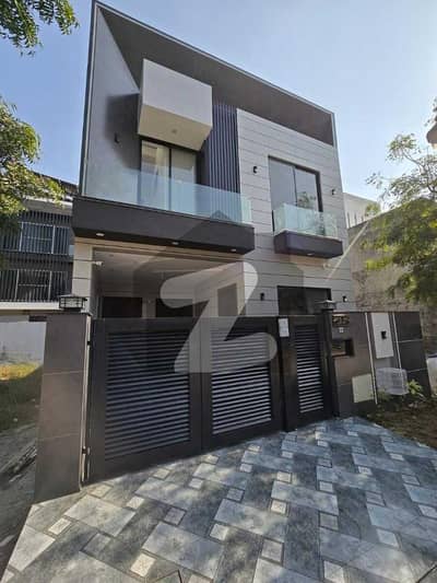 لیک سٹی ۔ سیکٹر ایم ۔ 8 لیک سٹی,رائیونڈ روڈ,لاہور میں 4 کمروں کا 5 مرلہ مکان 2.7 کروڑ میں برائے فروخت۔