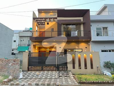 خیابان امین - بلاک این خیابانِ امین,لاہور میں 3 کمروں کا 5 مرلہ مکان 1.65 کروڑ میں برائے فروخت۔