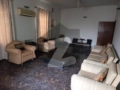 ڈی ایچ اے فیز 2 - بلاک ایس فیز 2,ڈیفنس (ڈی ایچ اے),لاہور میں 3 کمروں کا 1 کنال مکان 5.5 کروڑ میں برائے فروخت۔