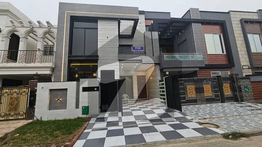 بحریہ ٹاؤن جناح بلاک بحریہ ٹاؤن سیکٹر ای,بحریہ ٹاؤن,لاہور میں 3 کمروں کا 5 مرلہ مکان 2.6 کروڑ میں برائے فروخت۔