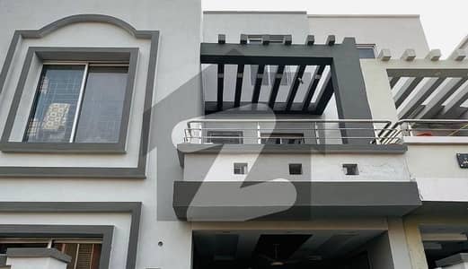 بحریہ ٹاؤن ۔ بلاک بی بی بحریہ ٹاؤن سیکٹرڈی,بحریہ ٹاؤن,لاہور میں 3 کمروں کا 5 مرلہ مکان 1.89 کروڑ میں برائے فروخت۔