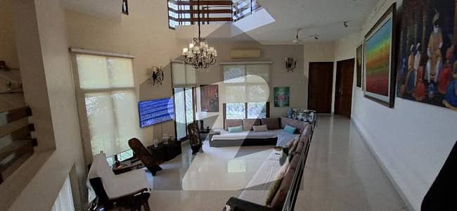 زمزمہ کراچی میں 4 کمروں کا 1 کنال مکان 7.5 لاکھ میں کرایہ پر دستیاب ہے۔