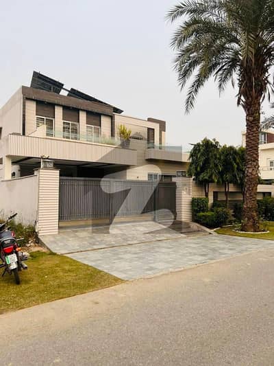 ڈی ایچ اے فیز 6 ڈیفنس (ڈی ایچ اے),لاہور میں 5 کمروں کا 1 کنال مکان 8.75 کروڑ میں برائے فروخت۔