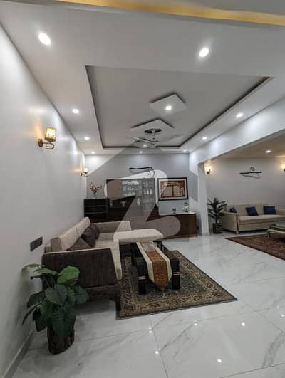 کے ڈی اے سکیم 1 کراچی میں 6 کمروں کا 1 کنال مکان 8.0 لاکھ میں کرایہ پر دستیاب ہے۔