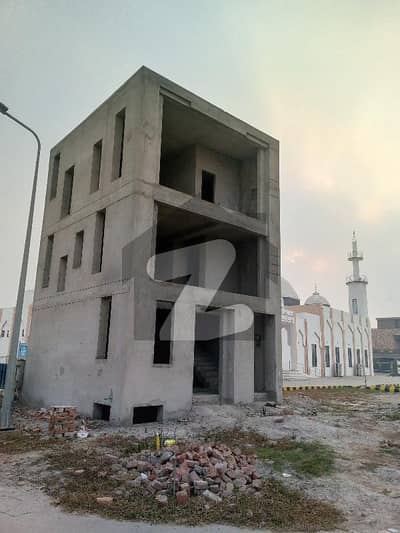 Two Marla Beautiful Commercial Available For Rent