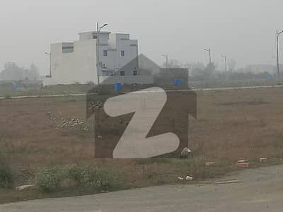 ڈی ایچ اے فیز 8 - بلاک زیڈ 6 ڈی ایچ اے فیز 8,ڈیفنس (ڈی ایچ اے),لاہور میں 5 مرلہ رہائشی پلاٹ 82.0 لاکھ میں برائے فروخت۔