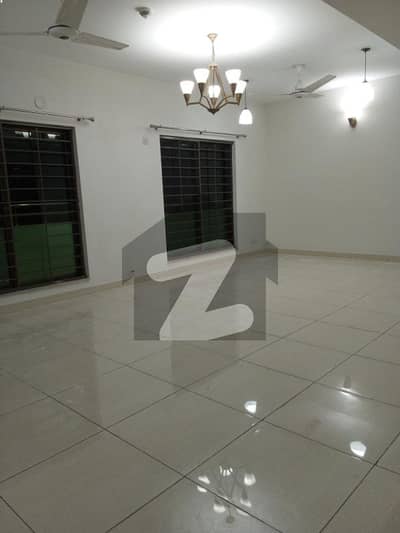 10 MARLA 3 BEDROOM 1st FLOOR APARTMENT AVAILABLE FOR RENT