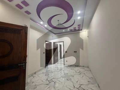 سبزہ زار سکیم لاہور میں 3 کمروں کا 3 مرلہ مکان 1.4 کروڑ میں برائے فروخت۔