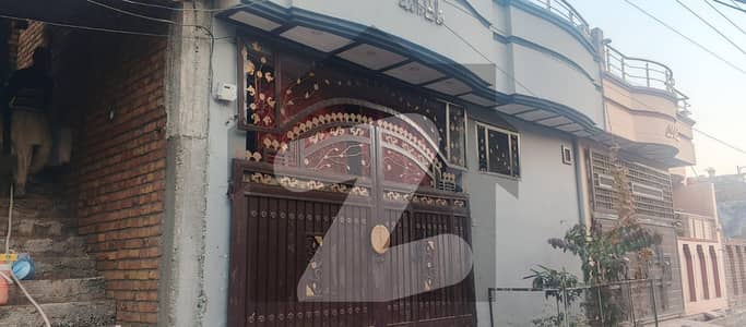 Unoccupied Prime Location House Of 5 Marla Is Available For sale In Girja Road