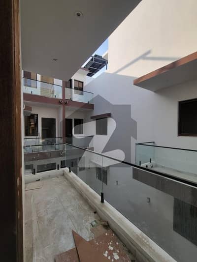 شہید ملت روڈ کراچی میں 5 کمروں کا 6 مرلہ مکان 7.5 کروڑ میں برائے فروخت۔