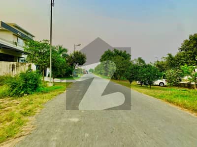 ڈی ایچ اے فیز 7 - بلاک وائے فیز 7,ڈیفنس (ڈی ایچ اے),لاہور میں 1 کنال رہائشی پلاٹ 2.45 کروڑ میں برائے فروخت۔ ڈی ایچ اے فیز 7 - بلاک وائے فیز 7,ڈیفنس (ڈی ایچ اے),لاہور میں 1 کنال رہائشی پلاٹ 2.45 کروڑ میں برائے فروخت۔