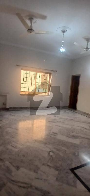 ایف ۔ 11 اسلام آباد میں 3 کمروں کا 1 کنال بالائی پورشن 2.6 لاکھ میں کرایہ پر دستیاب ہے۔