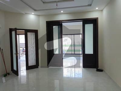 بحریہ ٹاؤن سیکٹر سی بحریہ ٹاؤن,لاہور میں 5 کمروں کا 10 مرلہ مکان 1.5 لاکھ میں کرایہ پر دستیاب ہے۔