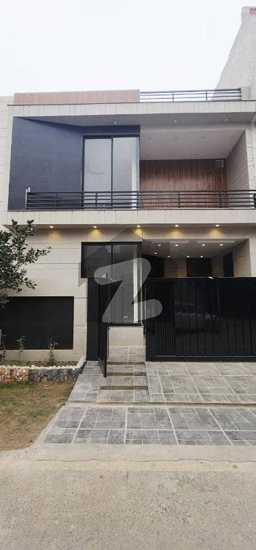 پارک ویو سٹی لاہور میں 4 کمروں کا 5 مرلہ مکان 1.8 کروڑ میں برائے فروخت۔