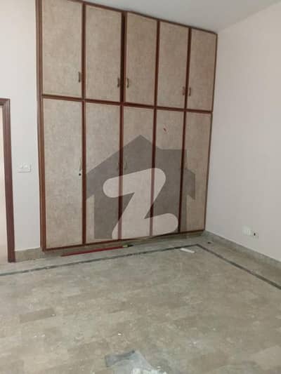 جوہر ٹاؤن لاہور میں 2 کمروں کا 10 مرلہ بالائی پورشن 63.0 ہزار میں کرایہ پر دستیاب ہے۔