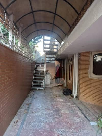 I-8/3 Beautiful Upper Portion For Rent More Options Available