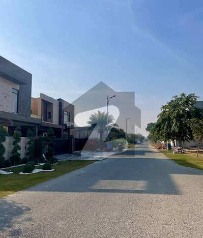 1 Kanal Top Location Plot No- 600/2 Block K Phase 6 DHA Lahore For Urgent Sale