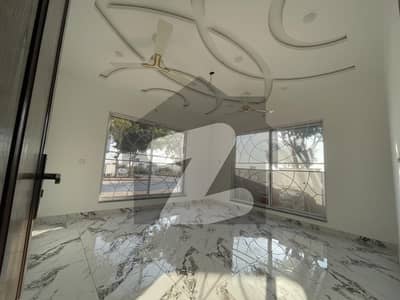 بحریہ انکلیو - سیکٹر جی بحریہ انکلیو,بحریہ ٹاؤن,اسلام آباد میں 5 کمروں کا 9 مرلہ مکان 4.8 کروڑ میں برائے فروخت۔