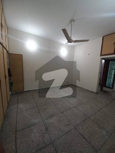 علامہ اقبال ٹاؤن ۔ زینت بلاک علامہ اقبال ٹاؤن,لاہور میں 3 کمروں کا 3 مرلہ مکان 50.0 ہزار میں کرایہ پر دستیاب ہے۔