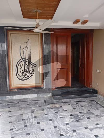 بحریہ آرچرڈ لاہور میں 5 کمروں کا 8 مرلہ مکان 80.0 ہزار میں کرایہ پر دستیاب ہے۔