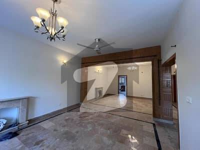 جی ۔ 13/3 جی ۔ 13,اسلام آباد میں 3 کمروں کا 10 مرلہ زیریں پورشن 1.1 لاکھ میں کرایہ پر دستیاب ہے۔