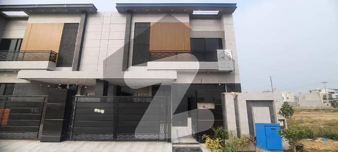 پیراگون سٹی لاہور میں 4 کمروں کا 10 مرلہ مکان 4.5 کروڑ میں برائے فروخت۔