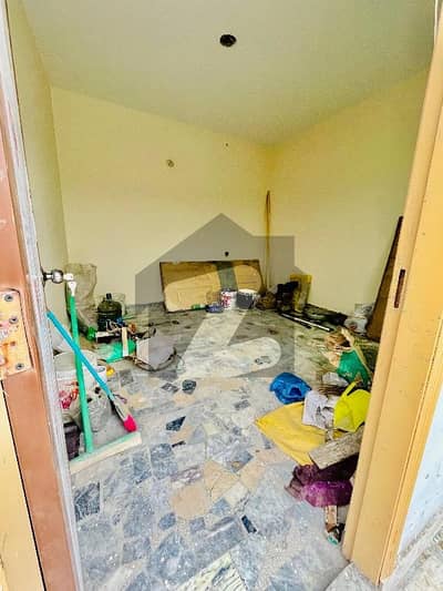 سبزہ زار سکیم لاہور میں 1 کمرے کا 7 مرلہ بالائی پورشن 25.0 ہزار میں کرایہ پر دستیاب ہے۔