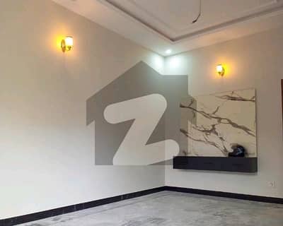 House # 10 Marla House For rent In Model Town Model Town