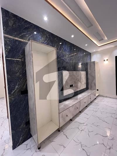 ڈی ایچ اے فیز 3 - بلاک زیڈ فیز 3,ڈیفنس (ڈی ایچ اے),لاہور میں 5 کمروں کا 1 کنال مکان 2.5 لاکھ میں کرایہ پر دستیاب ہے۔