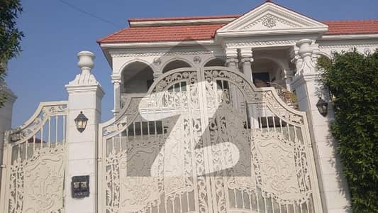 ڈی ایچ اے فیز 8 - زون اے ڈی ایچ اے فیز 8,ڈی ایچ اے ڈیفینس,کراچی میں 7 کمروں کا 2 کنال مکان 22.0 کروڑ میں برائے فروخت۔