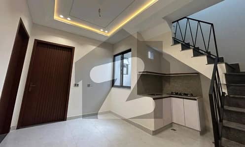 گارڈن ٹاؤن لاہور میں 2 کمروں کا 10 مرلہ بالائی پورشن 85.0 ہزار میں کرایہ پر دستیاب ہے۔